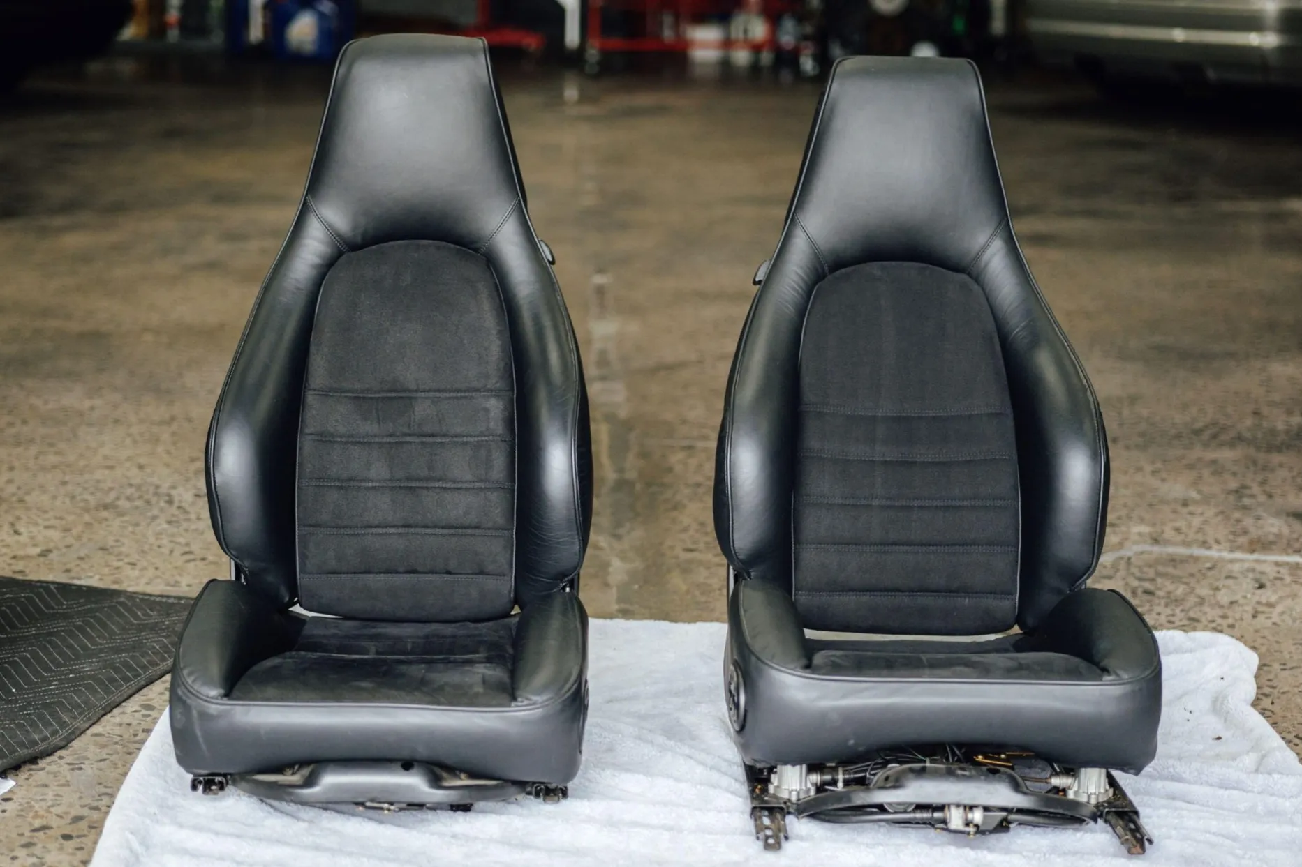 Recaro Sport Seats, Refreshed Black Leather & Alcantara